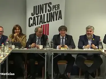 Puigdemont y Torra presionan a ERC y PSOE y exigen desde Bruselas ser parte de la negociación Puigdemont y Torra presionan a ERC y PSOE y exigen desde Bruselas ser parte de la negociación