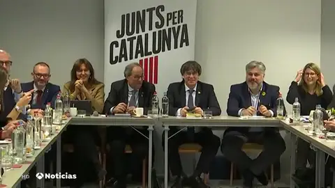Puigdemont y Torra presionan a ERC y PSOE y exigen desde Bruselas ser parte de la negociación Puigdemont y Torra presionan a ERC y PSOE y exigen desde Bruselas ser parte de la negociación