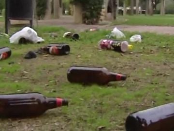 Los vecinos de Los Remedios, hartos del botellón