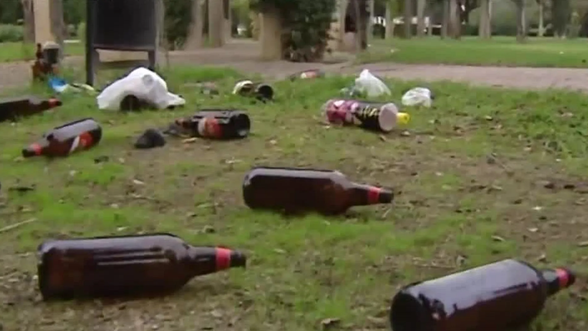 Los vecinos de Los Remedios, hartos del botellón Los vecinos de Los Remedios, hartos del botellón