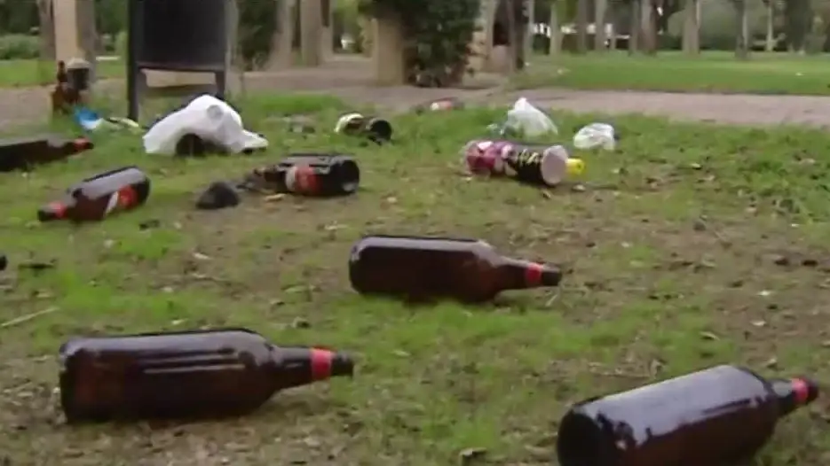 Los vecinos de Los Remedios, hartos del botellón Los vecinos de Los Remedios, hartos del botellón