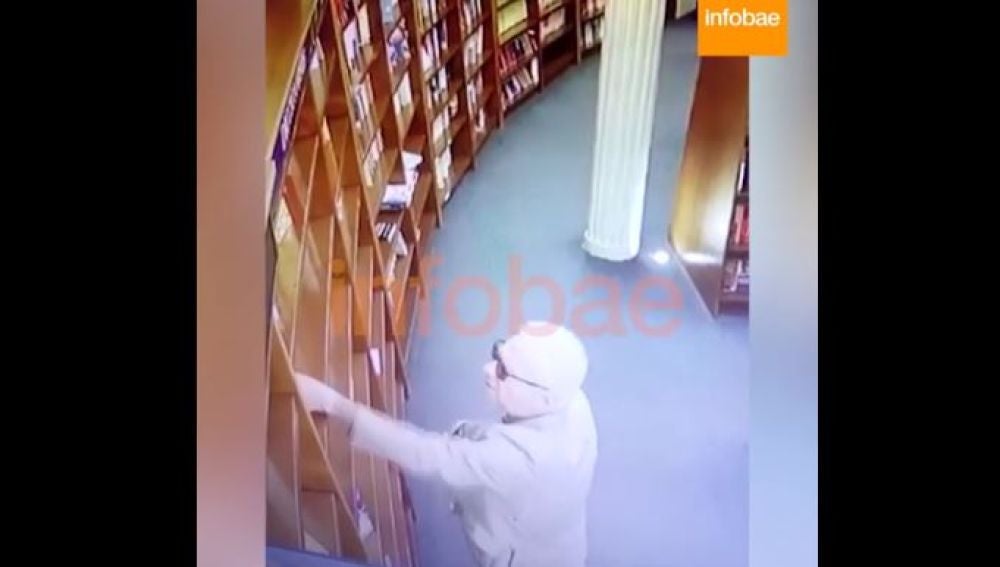 Momento del robo en la libreria
