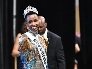 La sudafricana Zozibini Tunzi, nueva Miss Universo La sudafricana Zozibini Tunzi, nueva Miss Universo