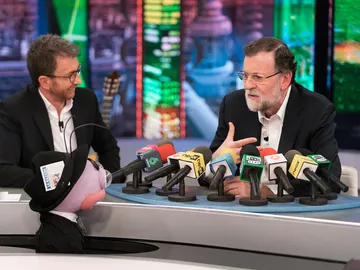 El emotivo recuerdo de Mariano Rajoy en 'El Hormiguero 3.0' a un rival político: "Echo de menos a Rubalcaba" El emotivo recuerdo de Mariano Rajoy en 'El Hormiguero 3.0' a un rival político: "Echo de menos a Rubalcaba"