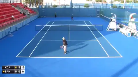 Artem Bahmet durante su partido contra Krittin Koaykul Artem Bahmet durante su partido contra Krittin Koaykul