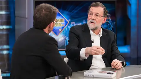 Mariano Rajoy revela en 'El Hormiguero 3.0' el motivo por el que decidió no dimitir: "Volvería a hacer exactamente lo mismo" Mariano Rajoy revela en 'El Hormiguero 3.0' el motivo por el que decidió no dimitir: "Volvería a hacer exactamente lo mismo"