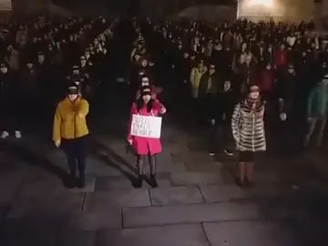Gritos machistas durante un acto feminista en Compostela: "A casa que hay que hacer la cena" Gritos machistas durante un acto feminista en Compostela: "A casa que hay que hacer la cena"