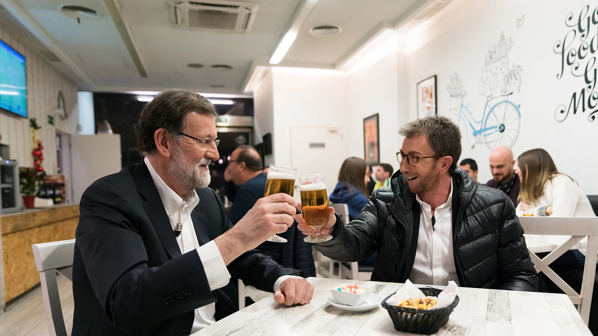 Mariano Rajoy y Pablo Motos se marchan en directo de 'El Hormiguero 3.0' para ir a tomar cerveza a un bar 