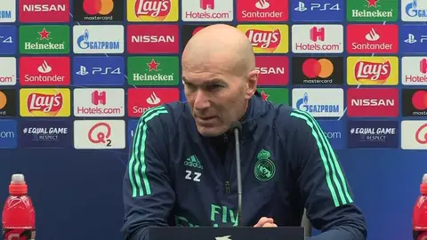 Zidane: "No sé si tienen que operar a Hazard" Zidane: "No sé si tienen que operar a Hazard"