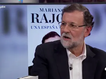 Mariano Rajoy, sobre su libro 'Una España mejor': "Lo que hago es explicar porqué yo tomé determinado tipo de decisiones y no otras" Mariano Rajoy, sobre su libro 'Una España mejor': "Lo que hago es explicar porqué yo tomé determinado tipo de decisiones y no otras"