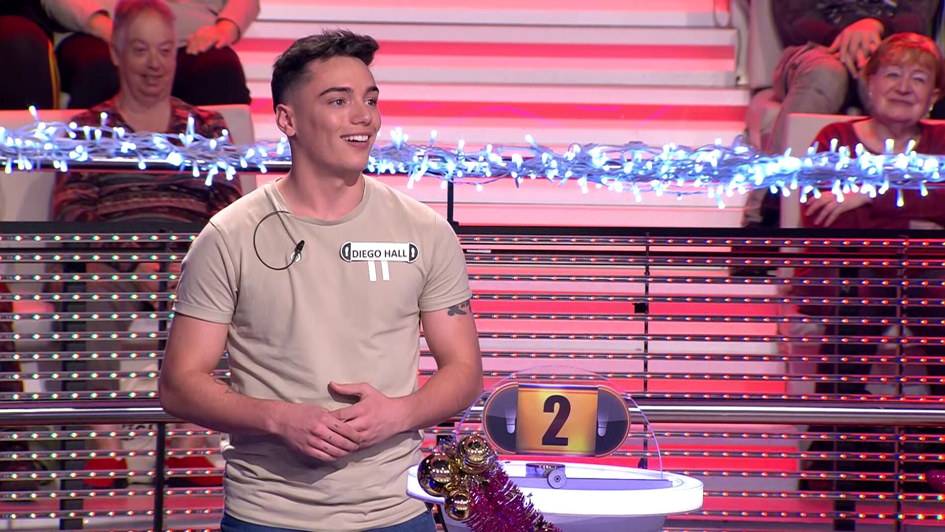 Los apellidos que acaban con todo el glamour de dos concursantes influencers de '¡Ahora caigo!'