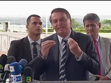 Bolsonaro llama a Greta Thunberg "mocosa" y ella le contesta cambiando su biografía de Twitter Bolsonaro llama a Greta Thunberg "mocosa" y ella le contesta cambiando su biografía de Twitter