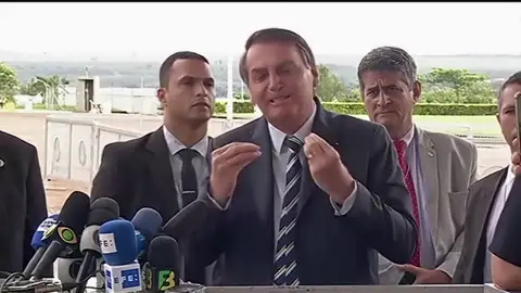 Bolsonaro llama a Greta Thunberg "mocosa" y ella le contesta cambiando su biografía de Twitter Bolsonaro llama a Greta Thunberg "mocosa" y ella le contesta cambiando su biografía de Twitter