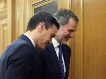 El rey Felipe VI recibe a Pedro Sánchez para su audiencia en la ronda de consultas