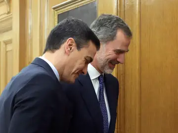 El rey Felipe VI recibe a Pedro Sánchez para su audiencia en la ronda de consultas El rey Felipe VI recibe a Pedro Sánchez para su audiencia en la ronda de consultas