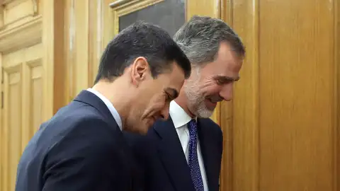 El rey Felipe VI recibe a Pedro Sánchez para su audiencia en la ronda de consultas El rey Felipe VI recibe a Pedro Sánchez para su audiencia en la ronda de consultas