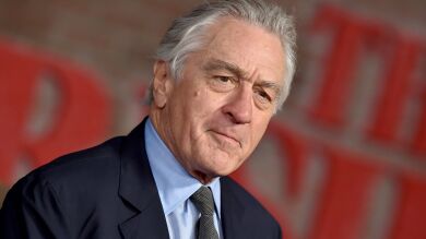 Las deplorables fotos de Robert De Niro bastante perjudicado abandonando la fiesta de compromiso de Beatriz de York