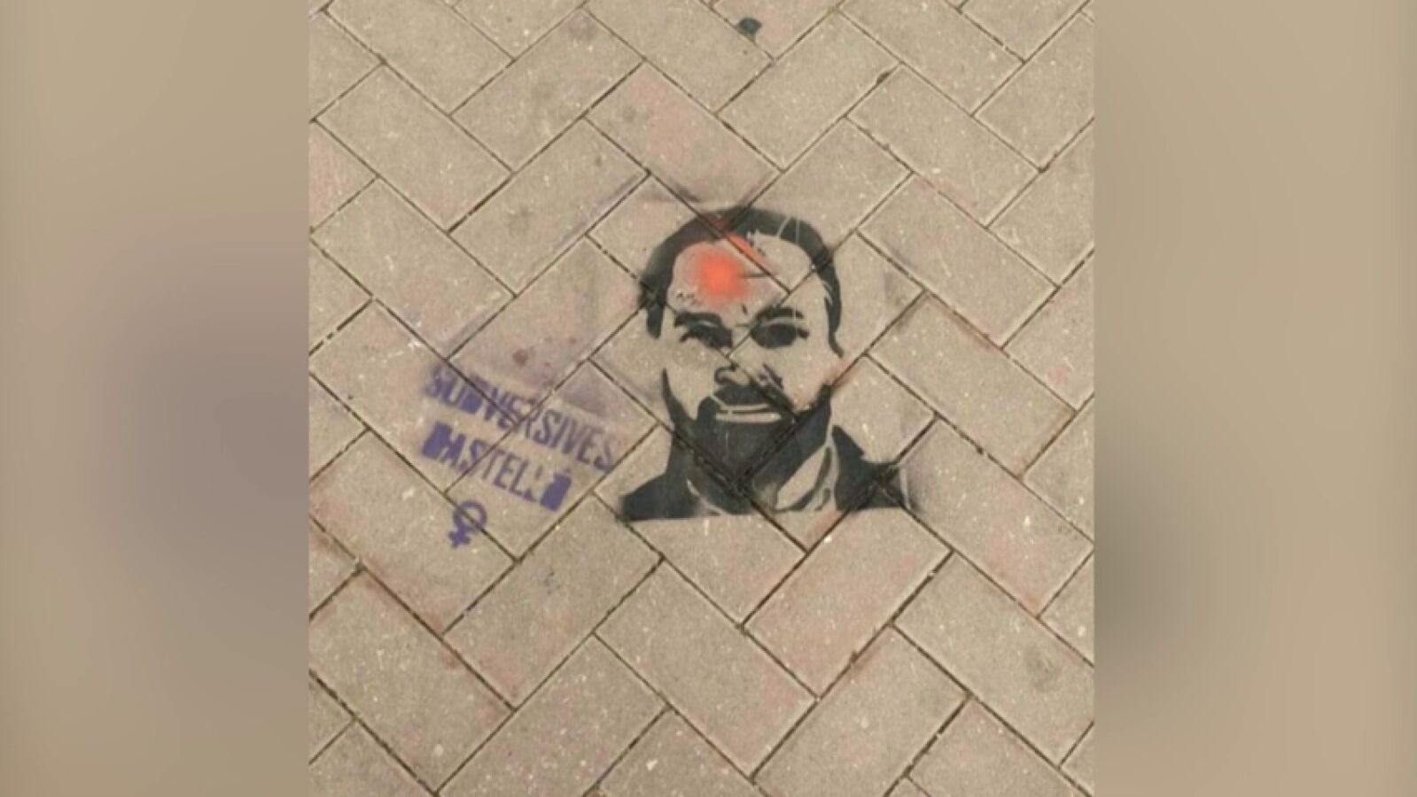 Pintadas amenazantes contra Santiago Abascal de un colectivo feminista