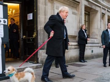 Boris Johnson vota en las elecciones generales