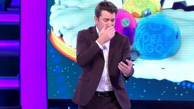 Arturo Valls recibe en '¡Ahora caigo!' el mensaje de WhatsApp más temido