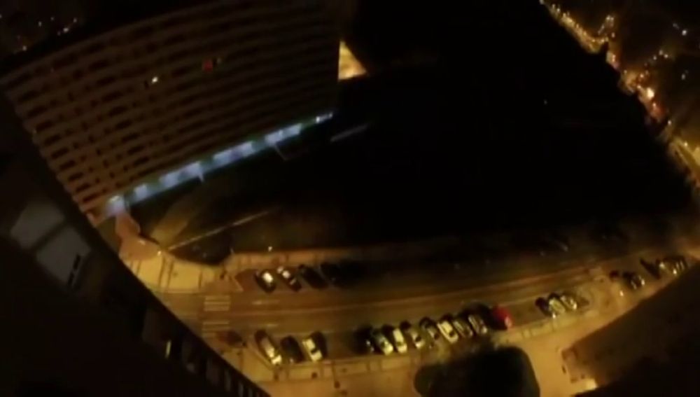 Un paracaidista salta desde un edificio de 15 metros en Burgos
