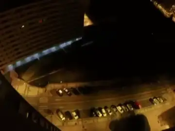 Un paracaidista salta desde un edificio de 15 metros en Burgos Un paracaidista salta desde un edificio de 15 metros en Burgos