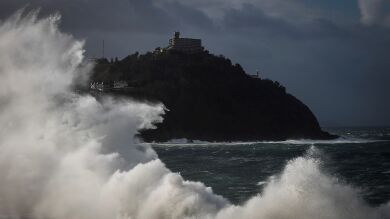 Un temporal de lluvia llega al norte del país con rachas de viento de hasta 100 km/h y olas de hasta 9 metros