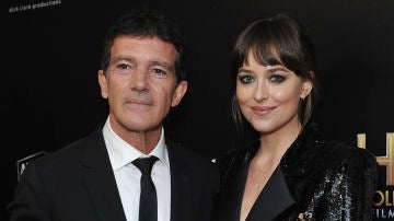 Antonio Banderas y Dakota Johnson
