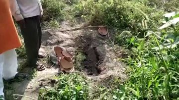 Encuentran a un bebé enterrado en la India Encuentran a un bebé enterrado en la India