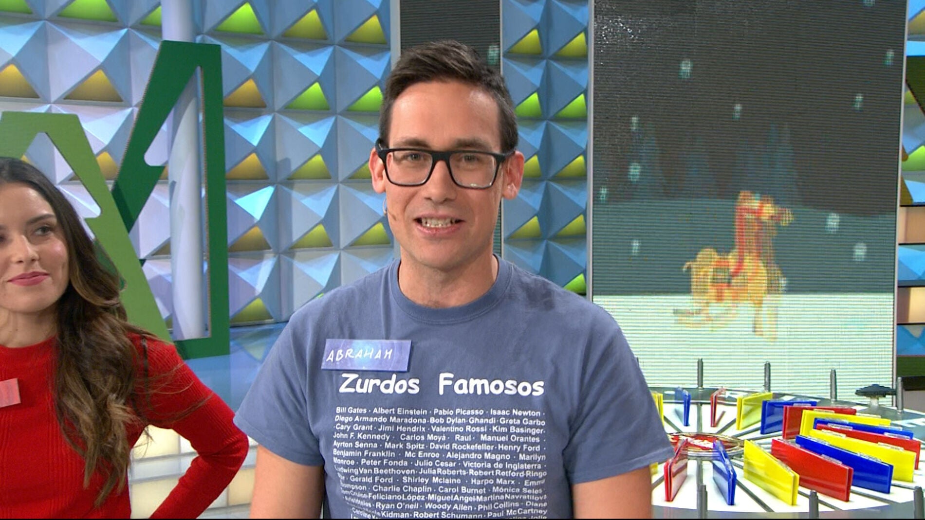 &iquest;Qu&eacute; famosos son zurdos? La camiseta de un concursante nos da la respuesta 