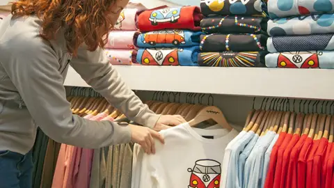 Imagen de archivo de una tienda de ropa Imagen de archivo de una tienda de ropa