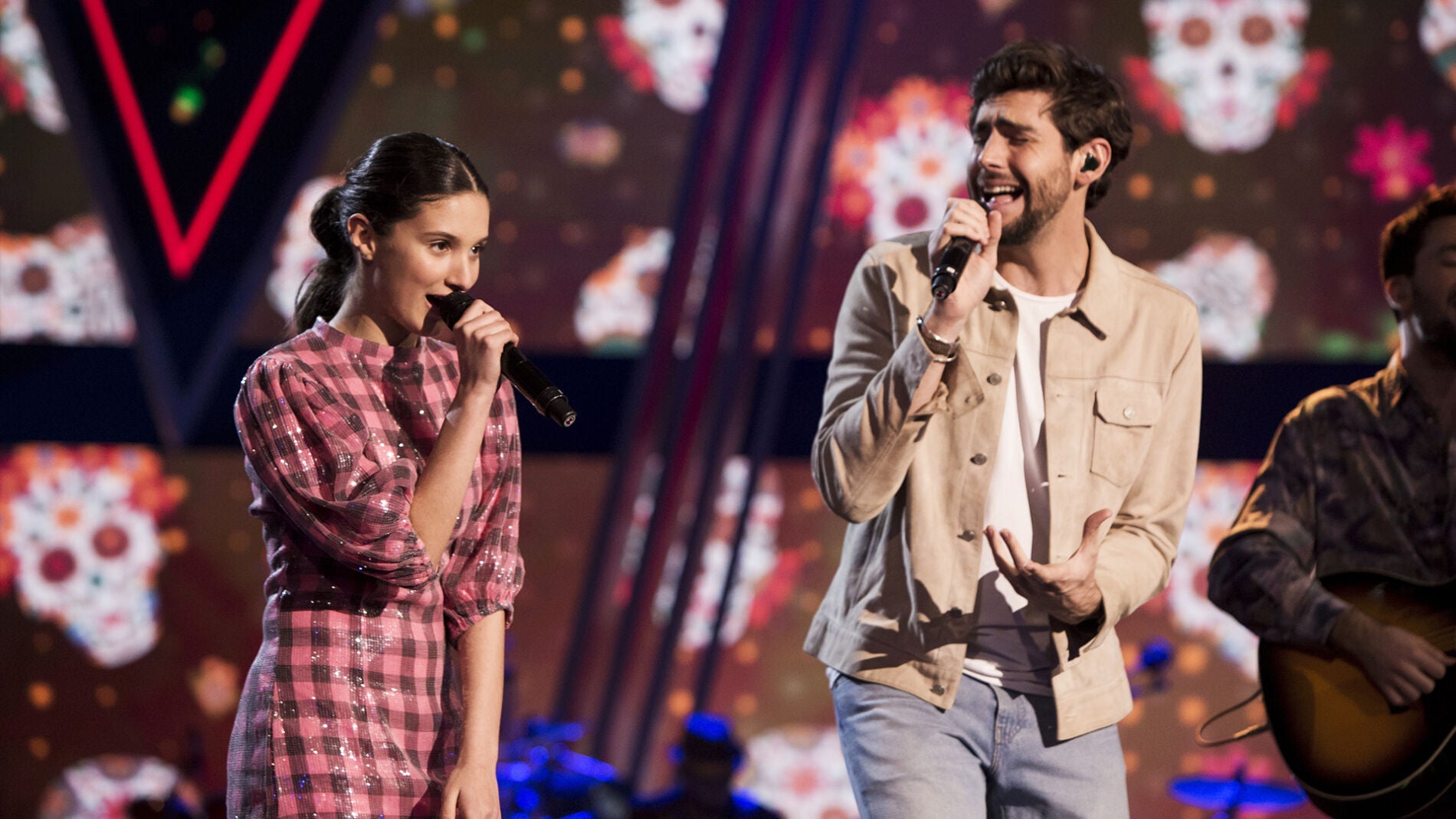 &Aacute;lvaro Soler nos saca a bailar en la Gran Final de 'La Voz Kids' con su tema 'Loca' acompa&ntilde;ado de Irene Gil