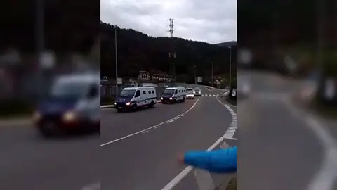 Trabajadores externos de la planta de Araluce (Vizcaya) se llevan troqueles y piezas, inmovilizados por la huelga indefinida Trabajadores externos de la planta de Araluce (Vizcaya) se llevan troqueles y piezas, inmovilizados por la huelga indefinida