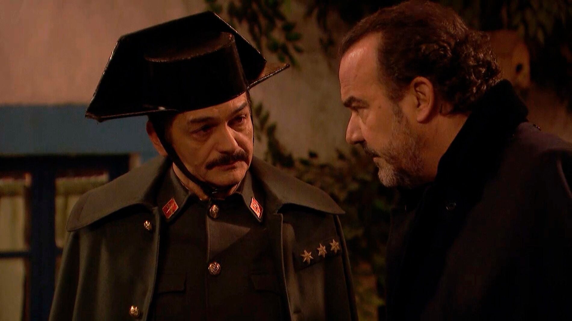 ‘El secreto de Puente Viejo’: El capitán Huertas y Solozábal cavilan sobre lo ocurrido con Pablo