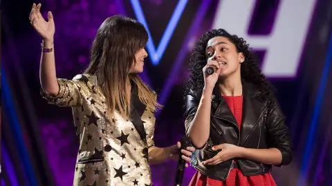 Vanesa Martín y Aysha Bengoetxea, emoción y sentimiento cantando ‘Polvo de mariposas’ en la Gran Final de ‘La Voz Kids’ Vanesa Martín y Aysha Bengoetxea, emoción y sentimiento cantando ‘Polvo de mariposas’ en la Gran Final de ‘La Voz Kids’