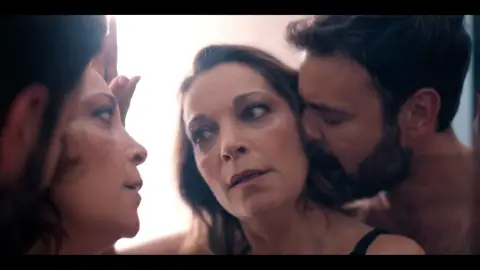 ¿Puedes mirarte al espejo sabiendo que engañas a toda tu familia? ¿Puedes mirarte al espejo sabiendo que engañas a toda tu familia?