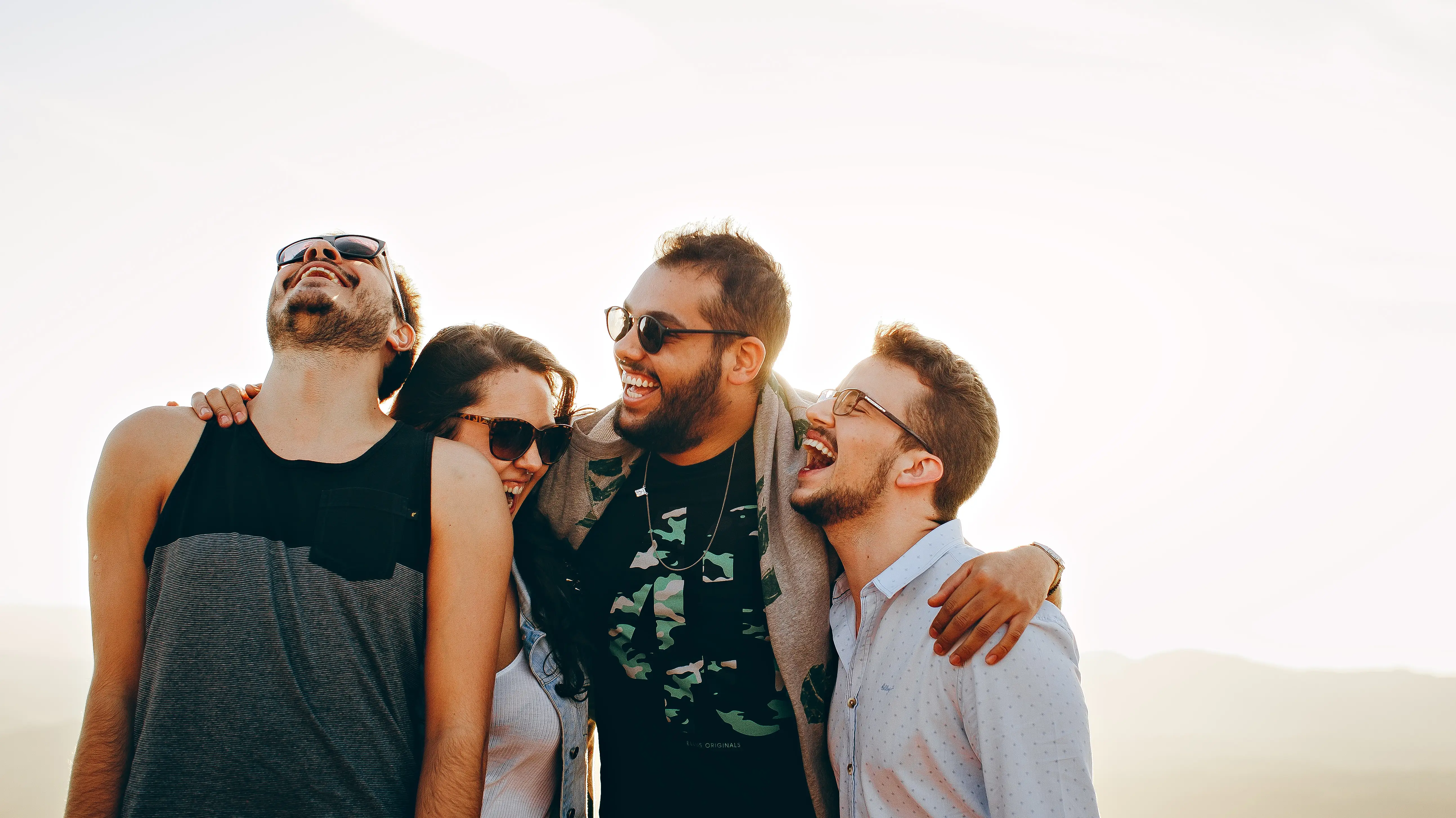 Un grupo de amigos se divierte
