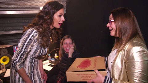El regalo m&aacute;s dulce a Eva Gonz&aacute;lez de una fan malague&ntilde;a de 'La Voz Kids' 