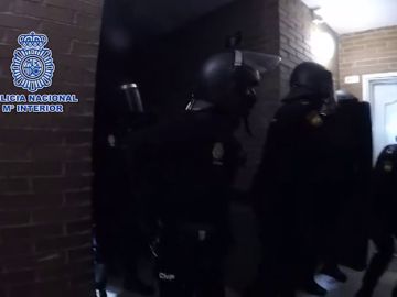Siete detenidos por robar en tiendas de Madrid con hachas o armas de fuego Siete detenidos por robar en tiendas de Madrid con hachas o armas de fuego
