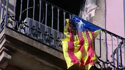 Herida una mujer por el incendio de su casa en Barcelona Herida una mujer por el incendio de su casa en Barcelona