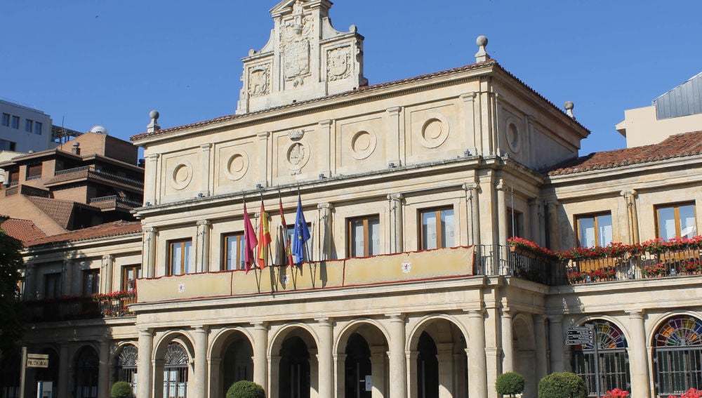 Imagen de archivo de la fachada del Ayuntamiento de León
