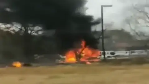 Tragedia aérea en Estados Unidos: una reportera muerta y un entrenador roto Tragedia aérea en Estados Unidos: una reportera muerta y un entrenador roto