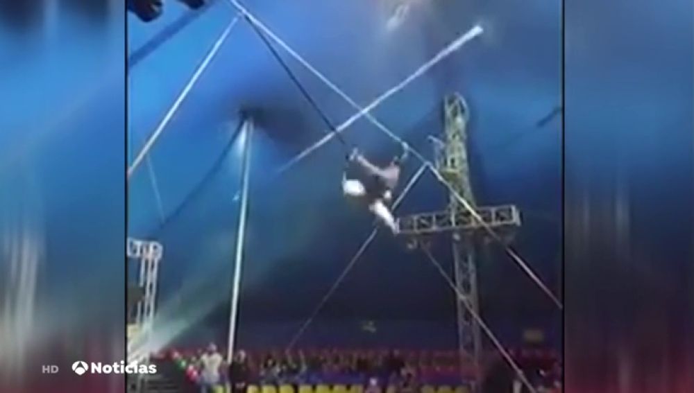 Un funambulista ruso sin arnés se cae en mitad de una actuación