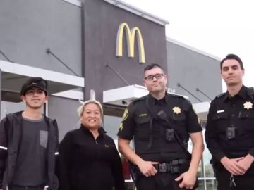 Los empleados de un McDonald’s salvan a una mujer que gesticuló "Ayúdame" al hacer su pedido