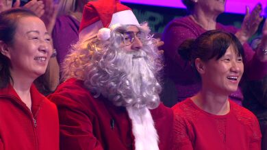 Papá Noel, en '¡Ahora caigo!': consulta a Arturo Valls su misterioso último regalo que le queda por entregar 