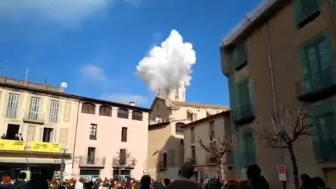 9 heridos, tres de ellos muy graves, tras una explosión pirotécnica en un campanario de Centelles 9 heridos, tres de ellos muy graves, tras una explosión pirotécnica en un campanario de Centelles