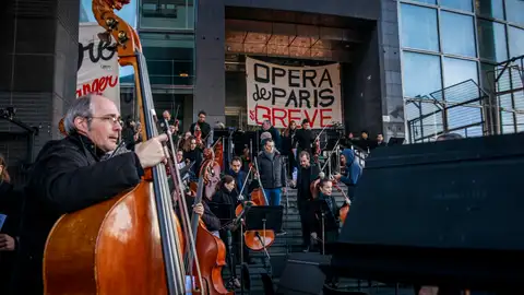 Músicos de la Ópera de París protestan contra la reforma de las pensiones de Macron Músicos de la Ópera de París protestan contra la reforma de las pensiones de Macron