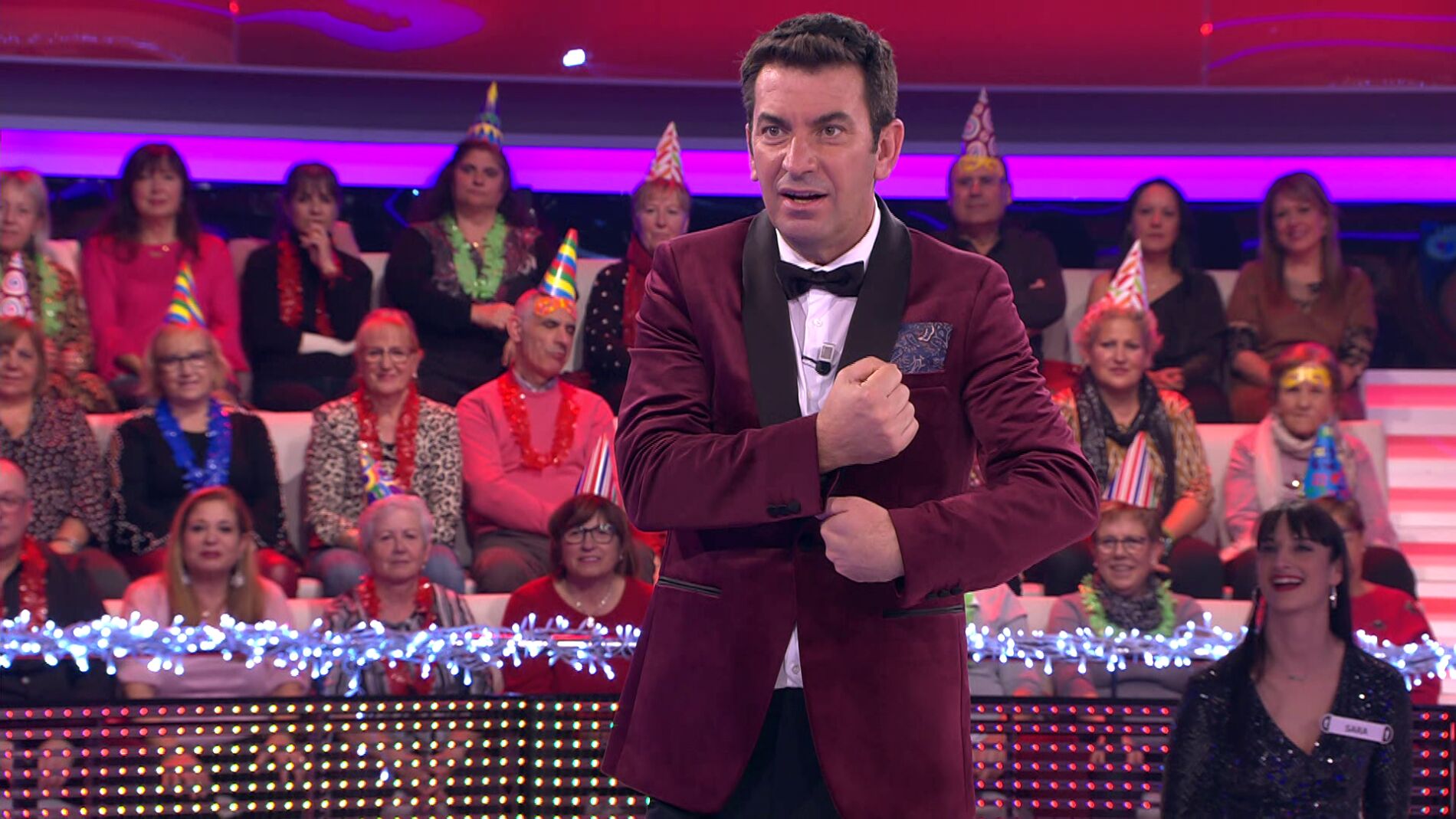 Arturo Valls aprende en '&iexcl;Ahora caigo!' a felicitar la Navidad en lengua de signos 