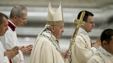 El Vaticano confirma que el Papa Francisco se recupera satisfactoriamente