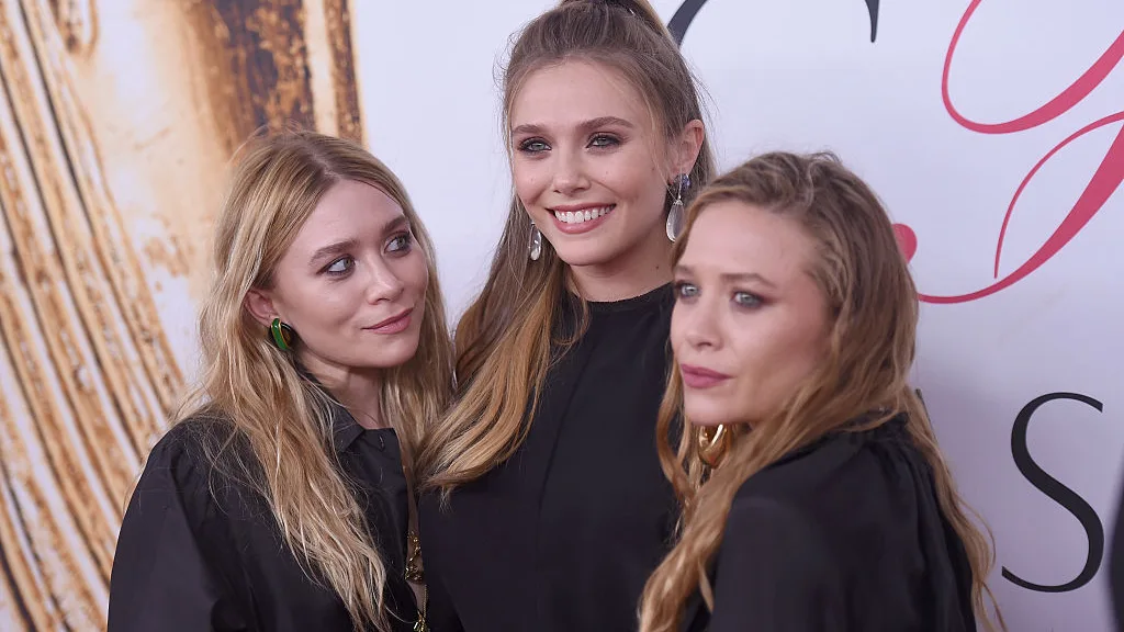 Elizabeth Olsen junto a sus hermanas Ashley y Mary Kate
